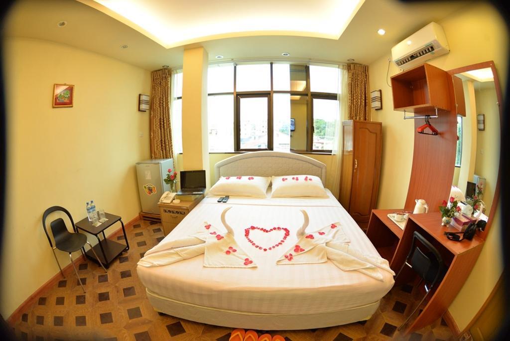 New Golden Forward Hotel Yangon Exterior photo